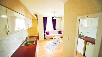 Télévision LCD de 32 pouces avec chaßnes par satellite, télévision