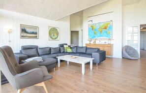 Fernseher, Kamin, DVD-Player, Tischtennisplatte