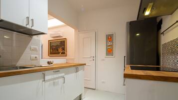 Design-Apartment | Eigene Küche | Großer Kühlschrank, Ofen, Herdplatte, Kaffeemühle