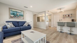TV, stereo - One Bedroom - Ground Floor Condo - Heated Pool - Siesta Key Village (Siesta Key)
