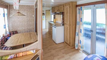 Fridge, stovetop