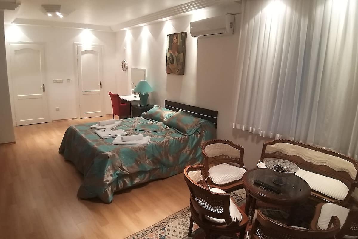Elite Triple Room | Free WiFi, bed sheets
