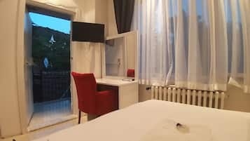 Deluxe Room | Free WiFi, bed sheets