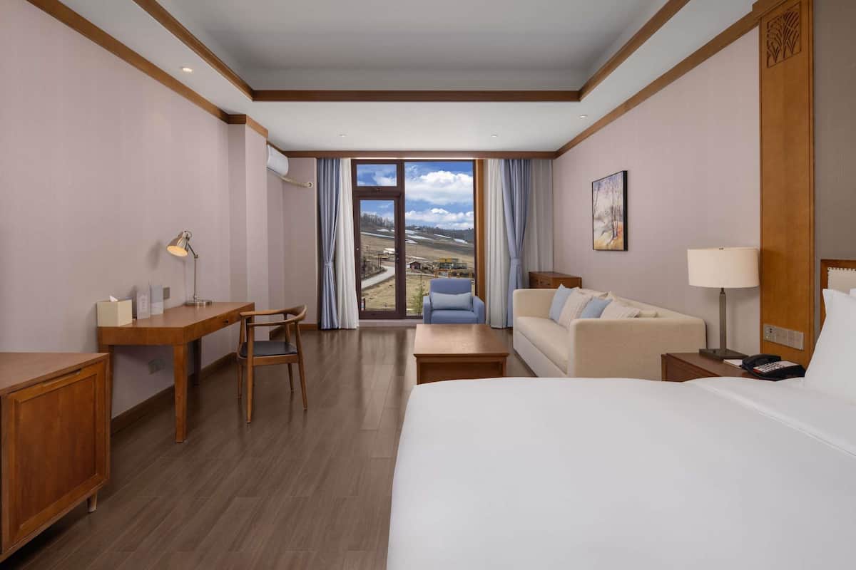 Swiss, Zimmer, 1 King-Bett, Bergblick | Zimmersafe, Verdunkelungsvorhänge, schallisolierte Zimmer