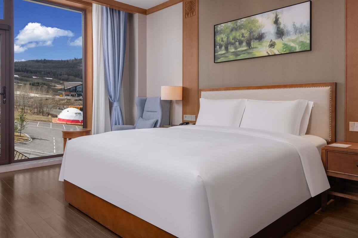 In-room safe, blackout curtains, soundproofing, free WiFi