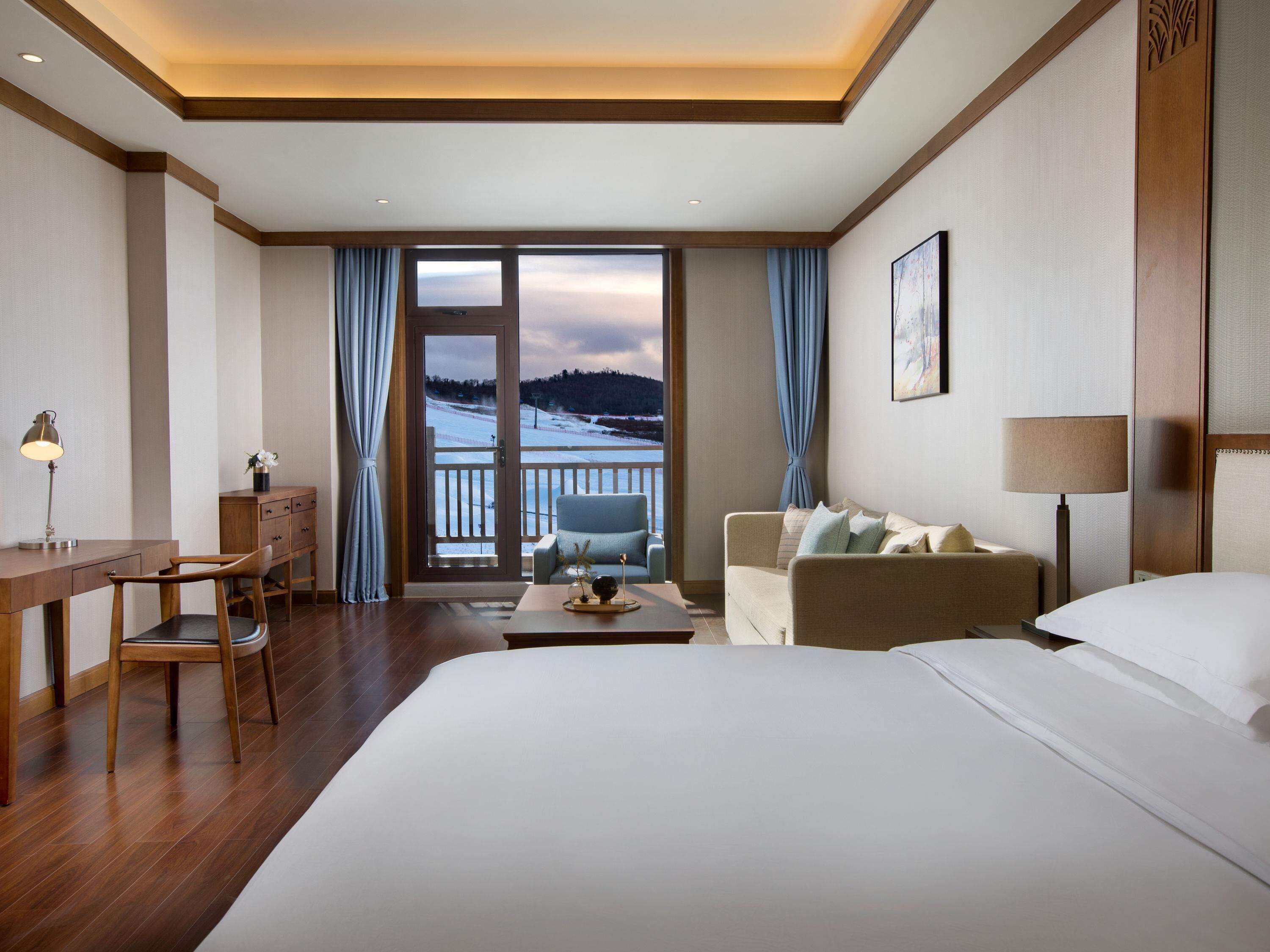 Swiss, Family Suite, Multiple Beds, Mountain View