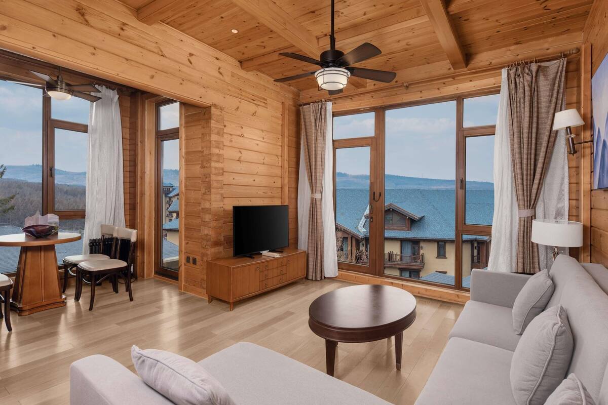 In-room safe, blackout curtains, soundproofing, free WiFi