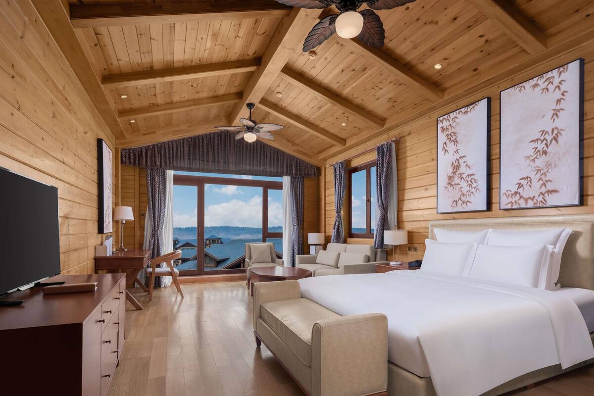 Swiss, Villa, 1 King Bed, Mountain View