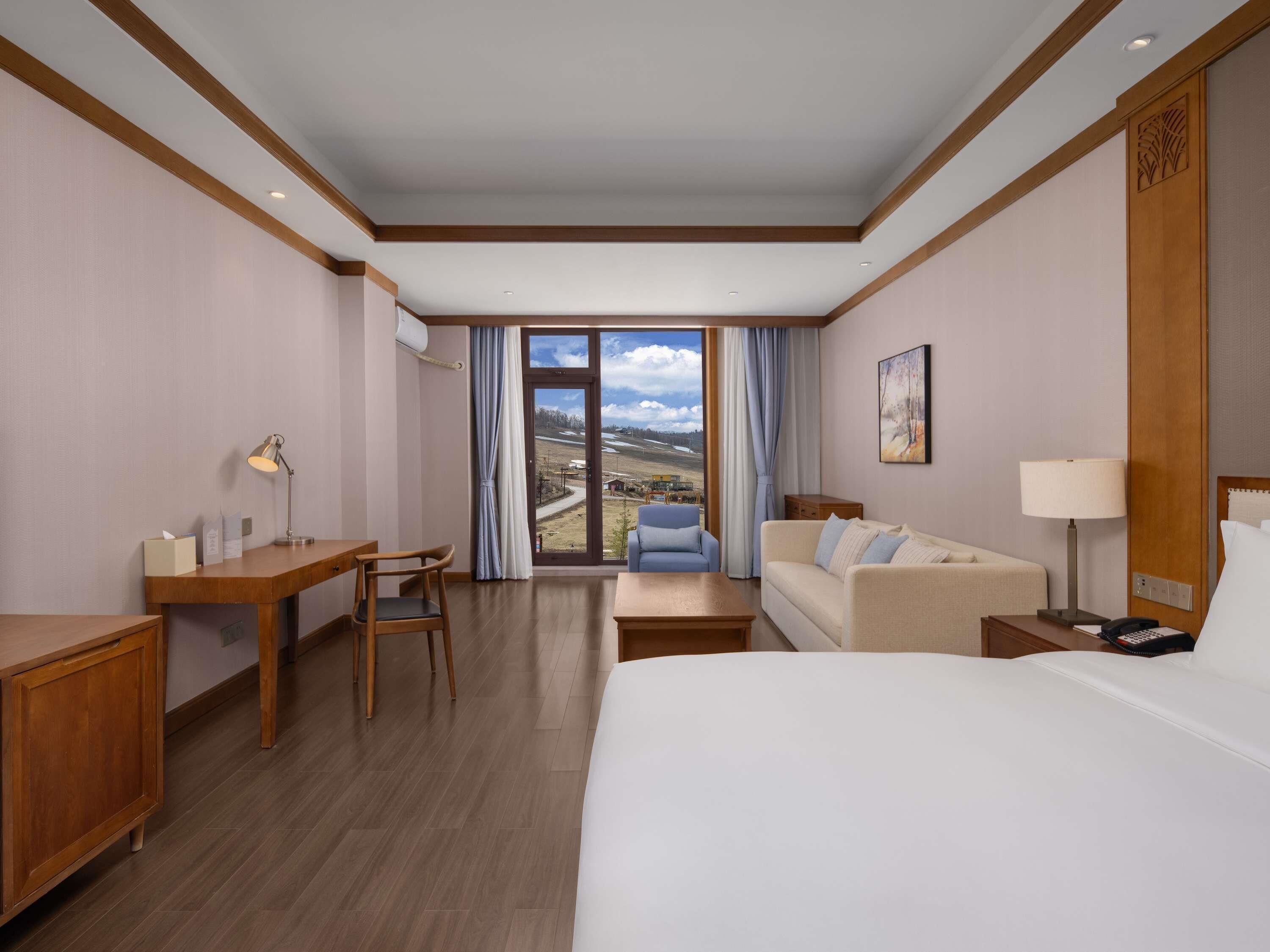 Swiss, Quarto, 1 cama King, vista para a montanha | Cofres nos quartos, cortinas blackout, quartos à prova de som