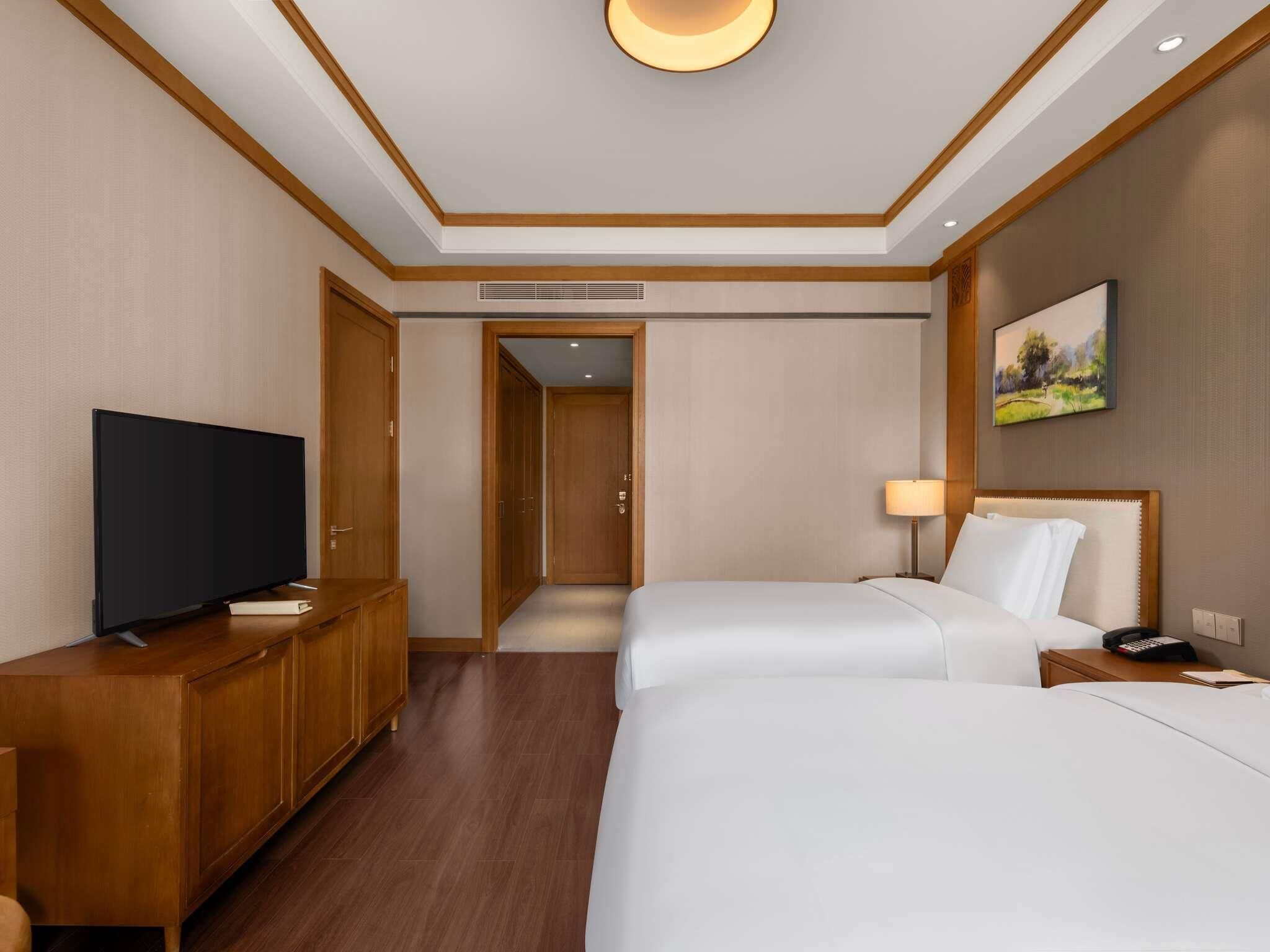 Swiss, Chambre avec lits jumeaux, 2 lits une place, vue montagne | Coffres-forts dans les chambres, décoration personnalisée