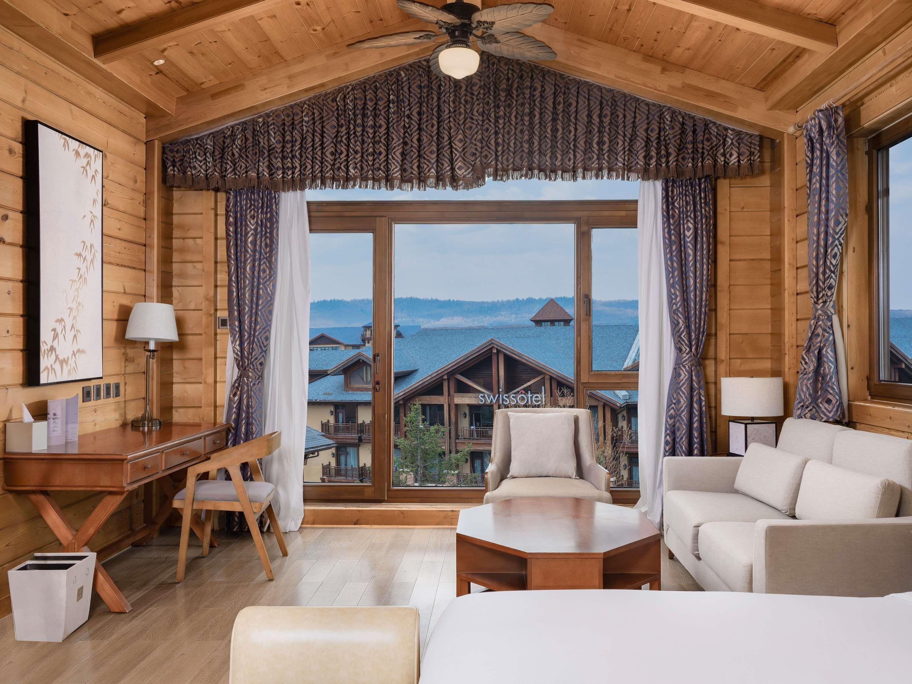 Swiss, 빌라, 킹사이즈침대 1개, 산 전망 | 객실 내 금고, 각각 다른 스타일의 인테리어, 각각 다르게 가구 비치, 암막 커튼