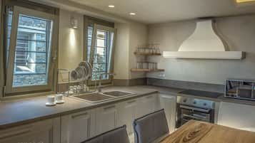 Fridge, microwave, oven, dishwasher