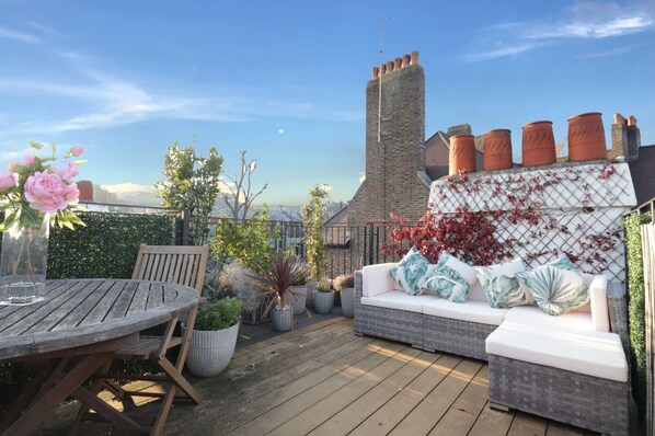Terrace/patio - Highgate maisonette, roof terrace & great views in quiet tree lined street. (London)