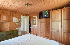3 bedrooms, travel cot, free WiFi