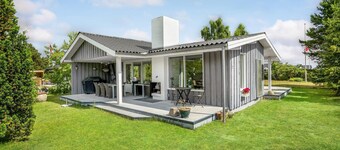 Lovely home in Juelsminde with kitchen