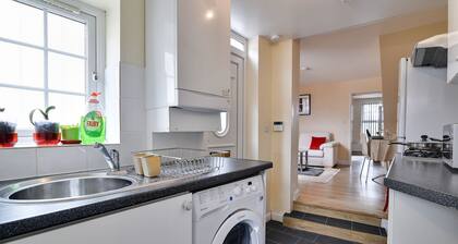 1 BEDROOM HOUSE WITH PRIVATE ALLOCATED AND SECURE PARKING