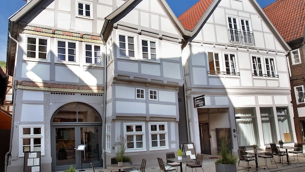 A traditional European hotel with a symmetrical facade, large windows, and a balcony. - Wertschätzer Hotel - Krumme Str. (Detmold)