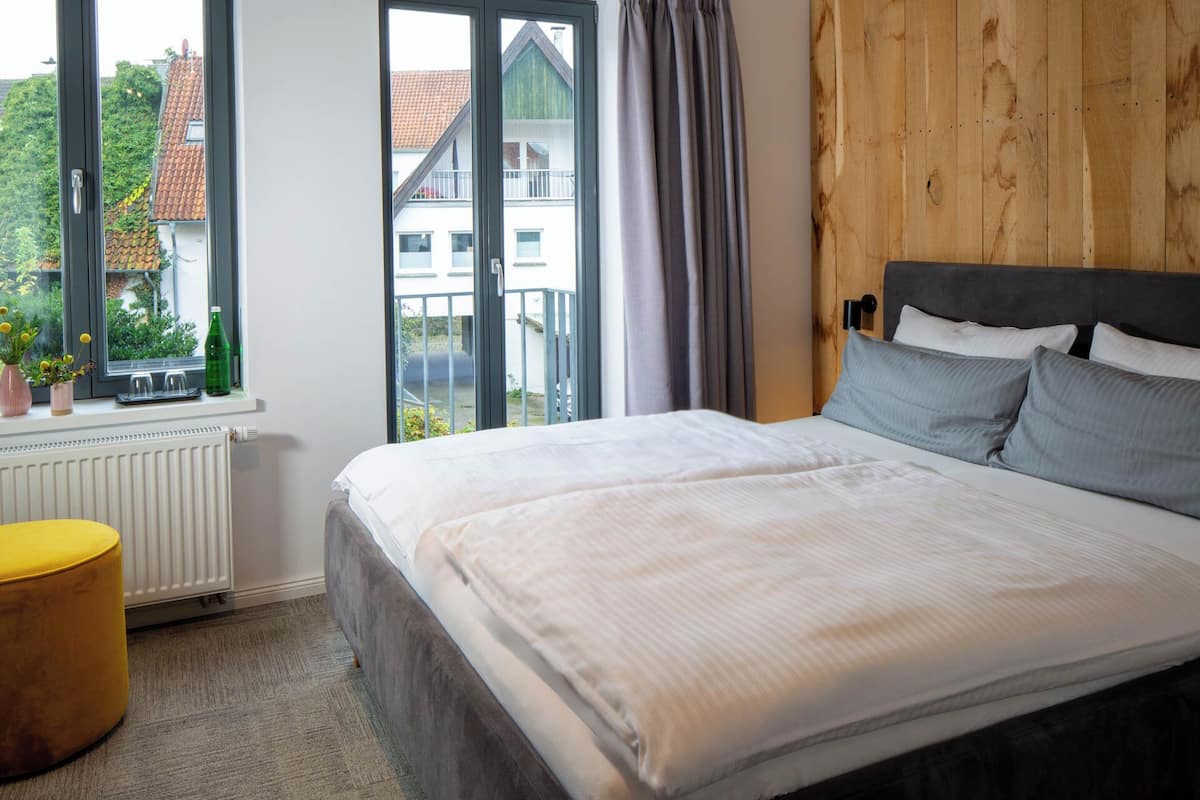 room | 1 bedroom, desk, blackout curtains, free wifi