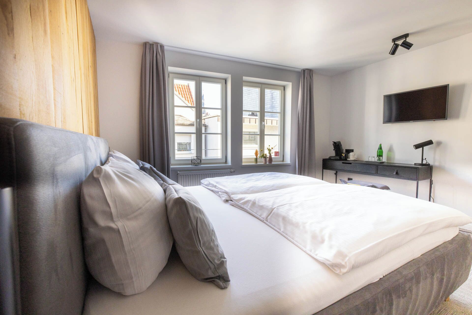 double room | 1 bedroom, desk, blackout curtains, free wifi