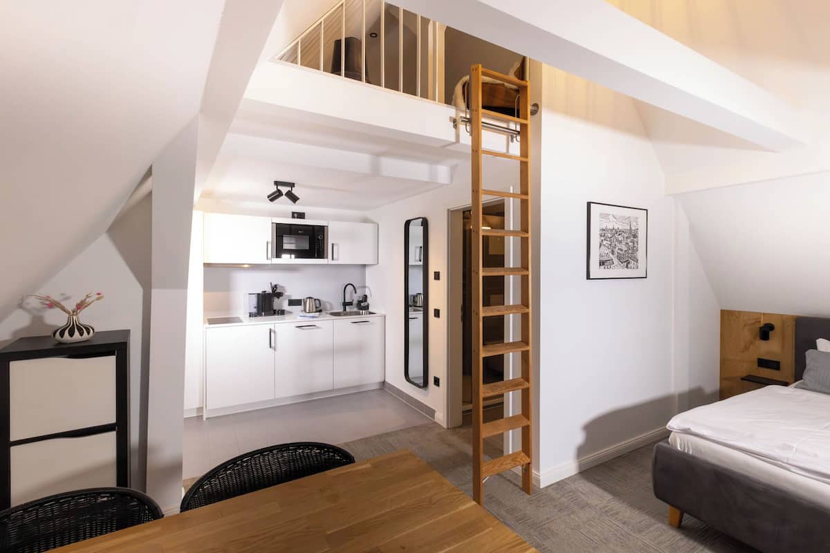 Studio Suite | Desk, blackout curtains, free WiFi, bed sheets
