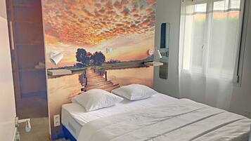 4 bedrooms, iron/ironing board, free WiFi