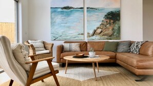 TV, Netflix - Adagio (Point Lonsdale)