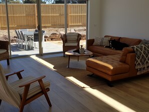 TV, Netflix - Adagio (Point Lonsdale)