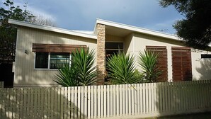 Exterior detail - Baillieu Breeze (Point Lonsdale)