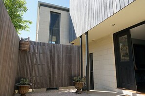 Exterior - Bayview Houe (Queenscliff)