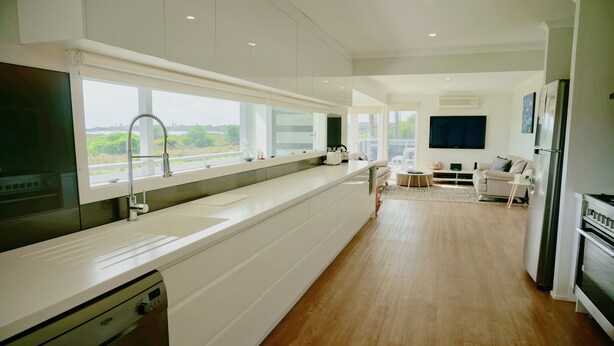 Fridge, microwave, oven, dishwasher - Bayview Hideaway (Queenscliff)
