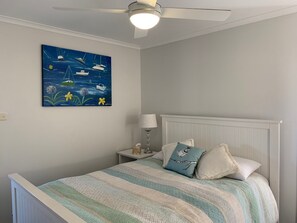 3 bedrooms, iron/ironing board, cribs/infant beds, free WiFi - Bayview Hideaway (Queenscliff)