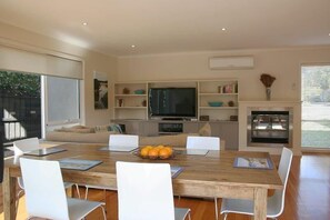 In-room dining - Beachcomber (Point Lonsdale)