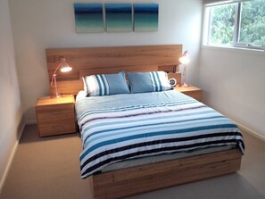 3 bedrooms, iron/ironing board, cots/infant beds, free WiFi - Beachcomber (Point Lonsdale)