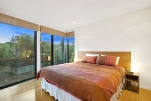 4 bedrooms, iron/ironing board, cots/infant beds, free WiFi