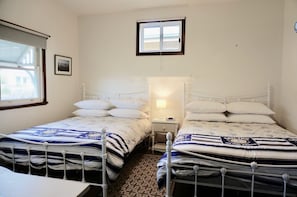 3 chambres, fer et planche à repasser, lit de bébé (supplément)