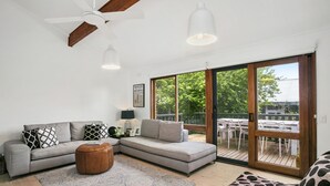 Living area - Castaway (Point Lonsdale)