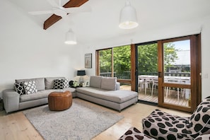 TV - Castaway (Point Lonsdale)