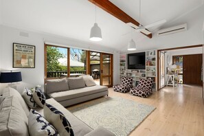 TV - Castaway (Point Lonsdale)