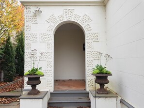 Property entrance - Clydesville (Queenscliff)