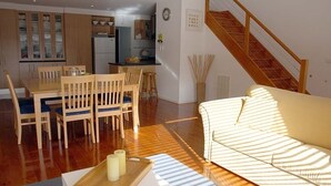 In-room dining - Corsair Breeze (Point Lonsdale)