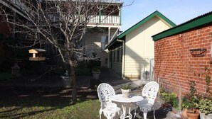 Unclassified image, 3 of 11, button - Doongarra (Queenscliff)