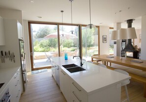 TV - Dreamlands (Point Lonsdale)
