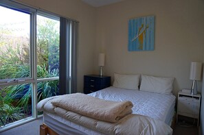 2 bedrooms, iron/ironing board, cots/infant beds, free WiFi