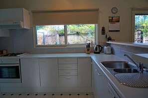 Shared kitchen - Glan Mor (Queenscliff)