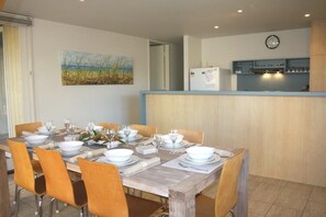 In-room dining - Lonsdale Shores (Point Lonsdale)