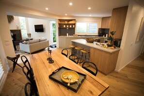 Repas dans la chambre