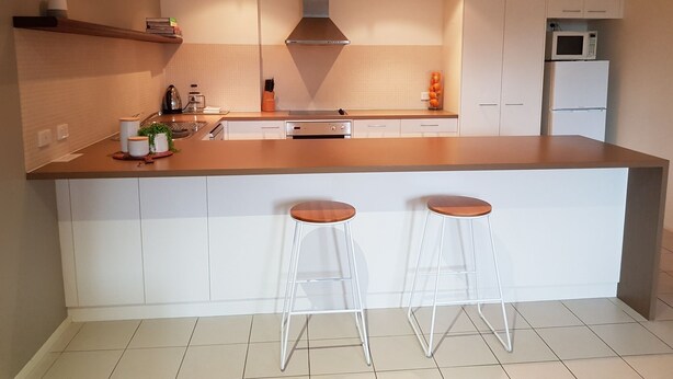 Fridge, microwave, oven, dishwasher - Queenscliff's Wyuna 17 (Queenscliff)