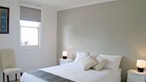 1 bedroom, iron/ironing board, cots/infant beds, bed sheets - Queenscliff's Wyuna 17 (Queenscliff)