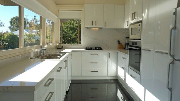 Fridge, microwave, oven, dishwasher - Riptide (Point Lonsdale)