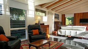 Lobby lounge - Riptide (Point Lonsdale)